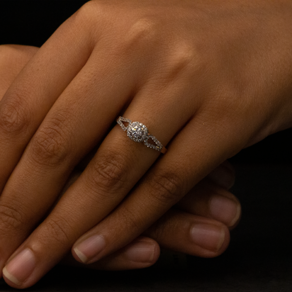 Lustrous Diamond Ring